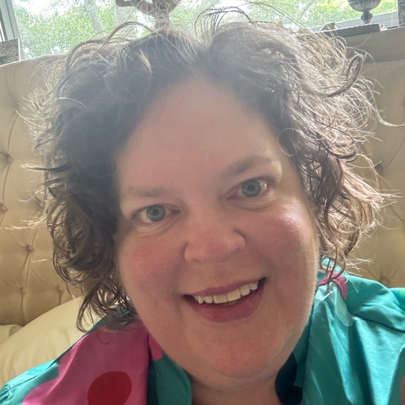 Meet your Posher, Julie - Picture 1 of 1